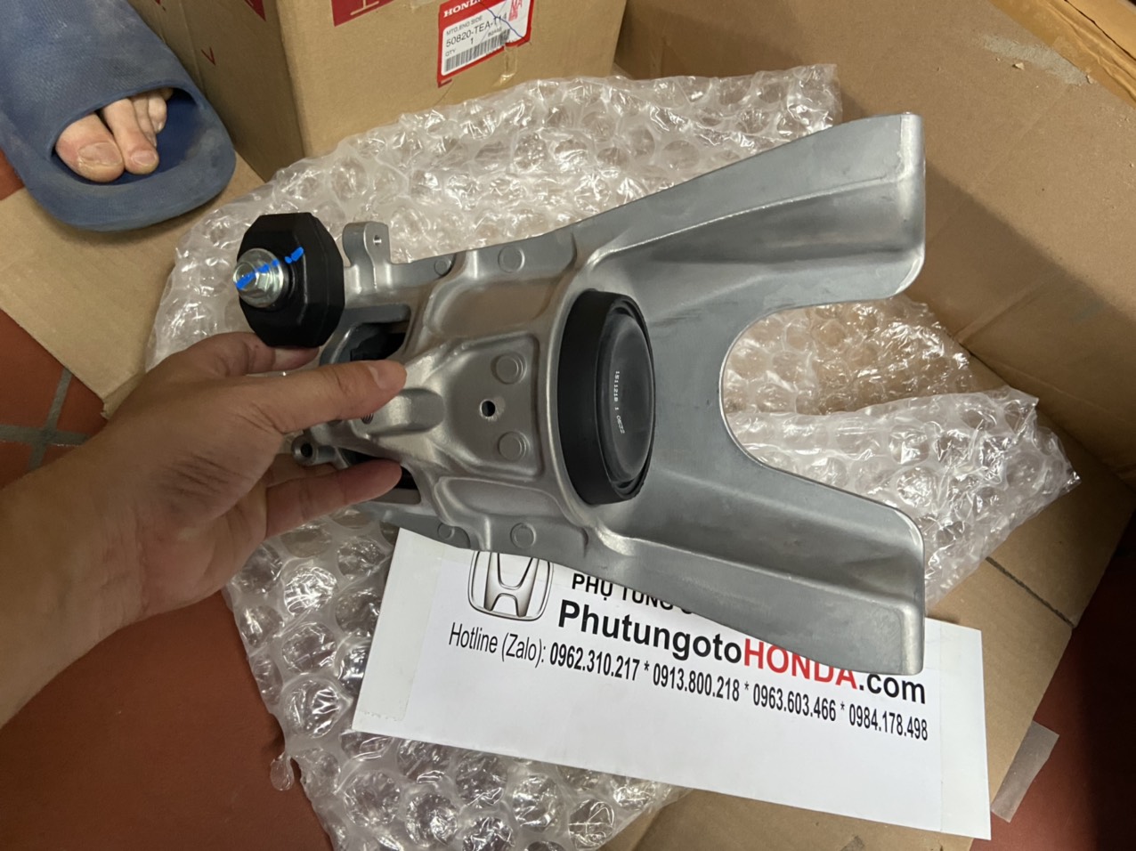 Chân máy bên phụ xe Honda Civic 2016-2020